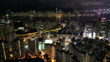 Hong Kong - 2 Ağustos 2024: Kwun Tong Bölgesi, Şehir Gecesi, Hong Kong