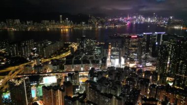 Hong Kong - 2 Ağustos 2024: Kwun Tong Bölgesi, Şehir Gecesi, Hong Kong