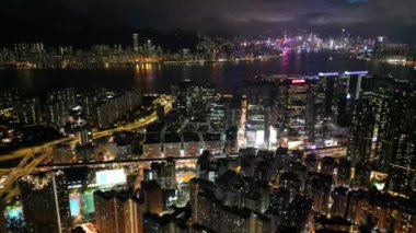 Hong Kong - 2 Ağustos 2024: Kwun Tong Bölgesi, Şehir Gecesi, Hong Kong