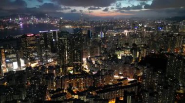 Hong Kong - 2 Ağustos 2024: Kwun Tong Bölgesi, Şehir Gecesi, Hong Kong
