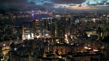 Hong Kong - 2 Ağustos 2024: Kwun Tong Bölgesi, Şehir Gecesi, Hong Kong