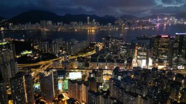 Hong Kong - 2 Ağustos 2024: Kwun Tong Bölgesi, Şehir Gecesi, Hong Kong