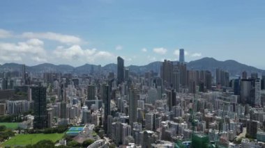 Hong Kong - 9 Ağustos 2024: Akşam karanlığında Kowloon, yau tsim mong bölgesi, Hong Kong