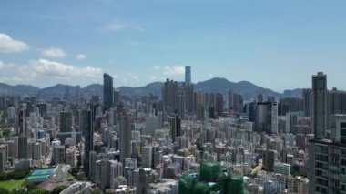 Hong Kong - 9 Ağustos 2024: Akşam karanlığında Kowloon, yau tsim mong bölgesi, Hong Kong
