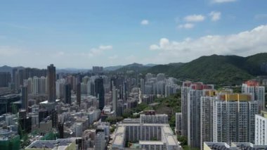 Hong Kong - 9 Ağustos 2024: Alacakaranlıkta Kowloon, Shek Kip Mei