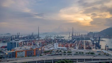 Kargo Terminali, Tersane ve Lojistik Merkezi, Kwai Tsing Bölgesi, 10 Ağustos 2024