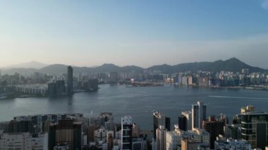 Hong Kong - 4 Ağustos 2024: Metropolis, Victoria Limanı, 