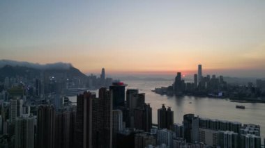 Hong Kong - 4 Ağustos 2024: Metropolis, Victoria Limanı, 