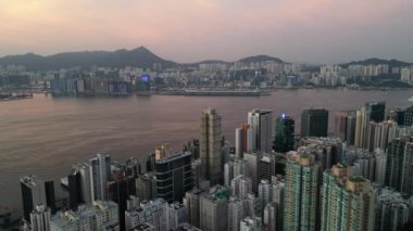 Hong Kong - 4 Ağustos 2024: Metropolis, Victoria Limanı, 