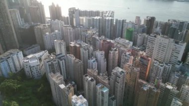 Hong Kong - 4 Ağustos 2024 Kuzey Noktası, Victoria Limanı ile Ada Panoraması