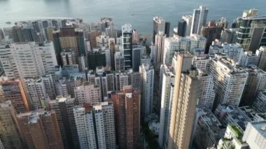 Hong Kong - 4 Ağustos 2024 Kuzey Noktası, Victoria Limanı ile Ada Panoraması