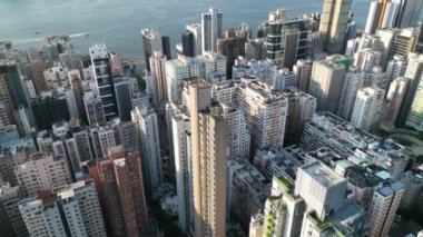 Hong Kong - 4 Ağustos 2024 Kuzey Noktası, Victoria Limanı ile Ada Panoraması