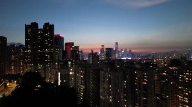 Hong Kong - 4 Ağustos 2024 Kuzey Noktası, Victoria Limanı ile Ada Panoraması