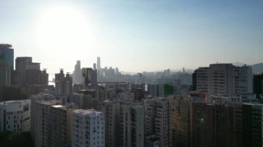 Hong Kong - 4 Ağustos 2024 Kuzey Noktası, Victoria Limanı ile Ada Panoraması