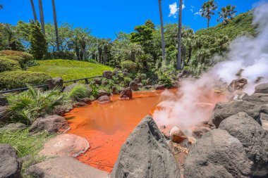 16 Mayıs 2024 Umi Jigoku, Japonya 'da Chinoike Jigoku