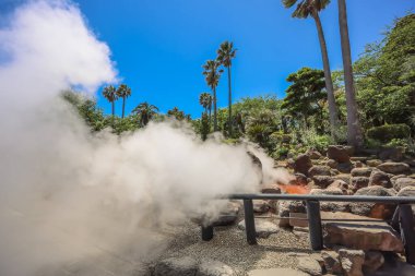 16 Mayıs 2024 Umi Jigoku, Japonya 'da Chinoike Jigoku