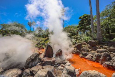 16 Mayıs 2024 Umi Jigoku, Japonya 'da Chinoike Jigoku
