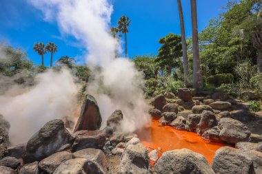 16 Mayıs 2024 Umi Jigoku, Japonya 'da Chinoike Jigoku