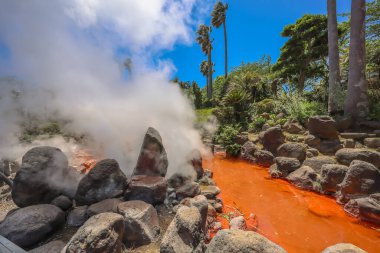 16 Mayıs 2024 Umi Jigoku, Japonya 'da Chinoike Jigoku