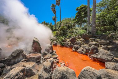 16 Mayıs 2024 Umi Jigoku, Japonya 'da Chinoike Jigoku
