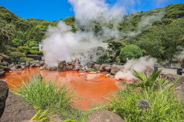 16 Mayıs 2024 Umi Jigoku, Japonya 'da Chinoike Jigoku