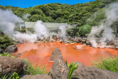 16 Mayıs 2024 Umi Jigoku, Japonya 'da Chinoike Jigoku