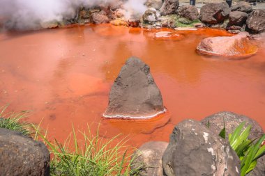 16 Mayıs 2024 Umi Jigoku, Japonya 'da Chinoike Jigoku