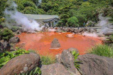 16 Mayıs 2024 Umi Jigoku, Japonya 'da Chinoike Jigoku