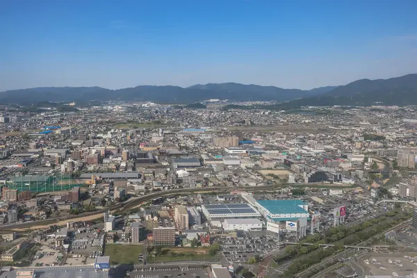 Hakata, Fukuoka ilinin bir şehir manzarası 18 Mayıs 2024