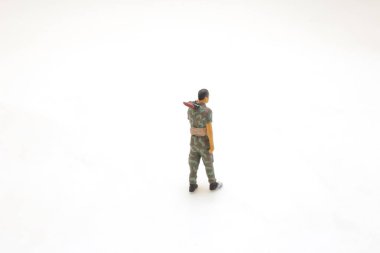 Plastik Oyuncak Asker 'in eğlencesi.