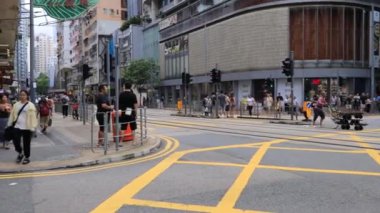 Hong Kong - 18 Ağustos 2024: Kalabalık Wan Chai Bölgesi, HK