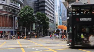 Hong Kong - 18 Ağustos 2024: Kalabalık Wan Chai Bölgesi, HK