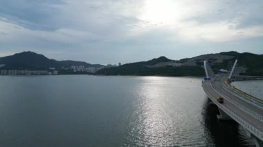 Hong Kong - 25 Ağustos 2024: TKO körfezinde gündüz vakti geçiş noktası 