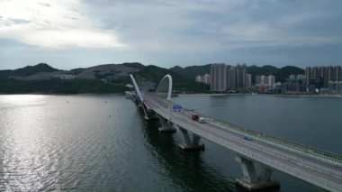 Hong Kong - 25 Ağustos 2024: TKO körfezinde gündüz vakti geçiş noktası 