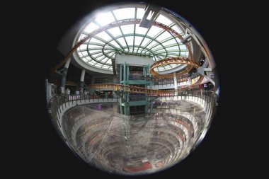 27 Ağustos 2024 Ejderha Merkezi alışveriş merkezinin içi.