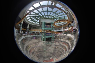 27 Ağustos 2024 Ejderha Merkezi alışveriş merkezinin içi.