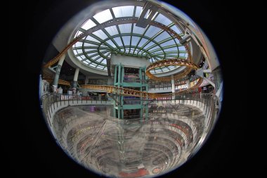 27 Ağustos 2024 Ejderha Merkezi alışveriş merkezinin içi.