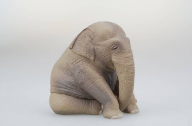 Gri Plastik Oyuncak Fil Beyaz Arkaplanda İzole Edildi.