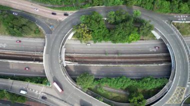 Hong Kong - 1 Eylül 2024: Tai Chung Kiu Yolu, Hayati bir Arter