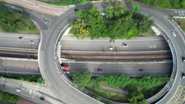 Hong Kong - 1 Eylül 2024: Tai Chung Kiu Yolu, Hayati bir Arter