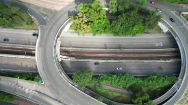 Hong Kong - 1 Eylül 2024: Tai Chung Kiu Yolu, Hayati bir Arter