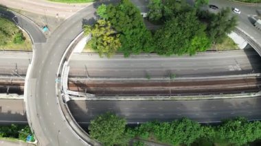 Hong Kong - 1 Eylül 2024: Tai Chung Kiu Yolu, Hayati bir Arter