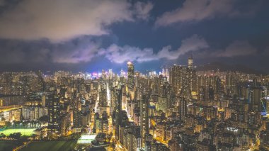 30 Ağustos 2024 Hong Kong Sabahleyin kalabalık binalar