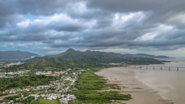 Shenzhen Körfezi köprüsü. Shenzhen 'i Hong Kong' a bağlayan köprü.
