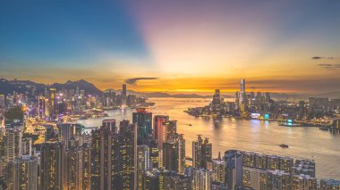 Kuzey Noktası, Hong Kong ve Victoria Limanı ile Kowloon Yarımadası..