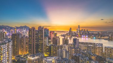 Kuzey Noktası, Hong Kong ve Victoria Limanı ile Kowloon Yarımadası..