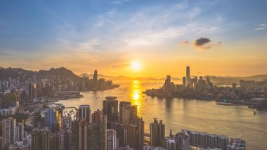 12024 Eylül, Kuzey Noktası, Hong Kong ve Kowloon yarımadası Victoria Limanı ile.