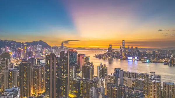 Kuzey Noktası, Hong Kong ve Victoria Limanı ile Kowloon Yarımadası..