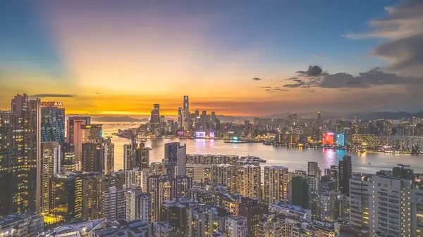 Kuzey Noktası, Hong Kong ve Victoria Limanı ile Kowloon Yarımadası..