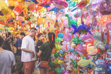 31 Ağustos 2024 Kağıt fener, Tai Ku pazarında depo, hk